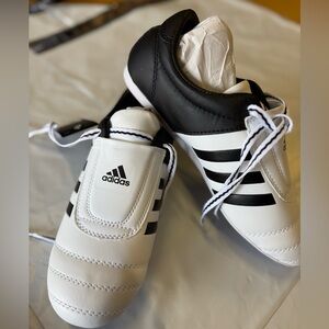 Adidas Adi-Kick II Shoes.
White/Black
Good conditions, almost new